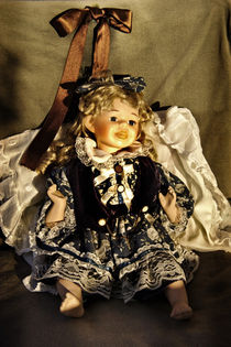 Sitting doll von Giorgio  Perich