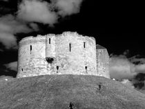 Cliffords Tower York by Robert Gipson