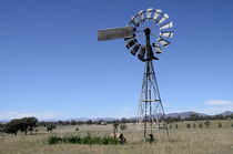 windmill in rural NSW Australia von Chris Edmunds
