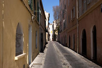 Marseilles Narrow Street von Mel Surdin