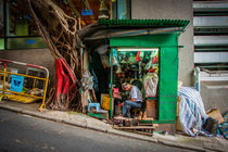 Shoemaker's shop on Hong Kong Island von Johannes Elze