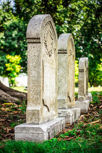 Memphis Elmwood Cemetery Monument - Four In A Row von Jon Woodhams