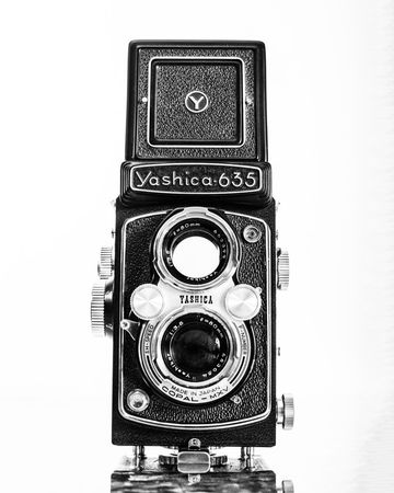 Old-cameras-and-buttons-studio-shots-002