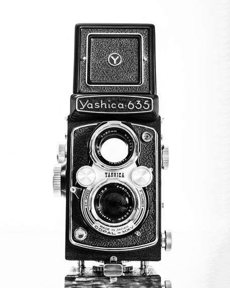 Old-cameras-and-buttons-studio-shots-002