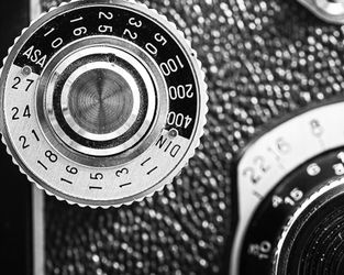 Old-cameras-and-buttons-studio-shots-046