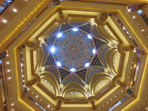 Kuppel im Emirates Palace by Renée König