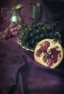 Still life with fruits, roses and silver pitcher von Jarek Blaminsky