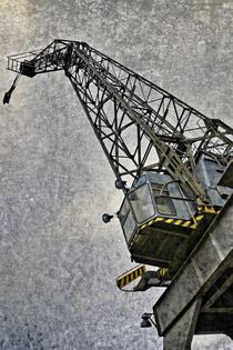 Old crane by leddermann