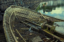 Battered boat  von Rob Hawkins