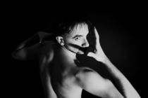 young naked man dancing von Igor Korionov