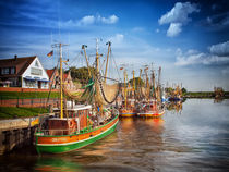 Fischkutter im Hafen von Greetsiel in Ostfriesland von Peter Roder