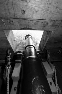 Canon hatch on a tall ship von Intensivelight Panorama-Edition