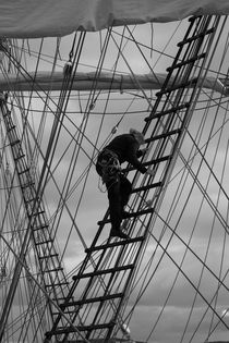 Sailor climbing in the rigging - monochrome by Intensivelight Panorama-Edition