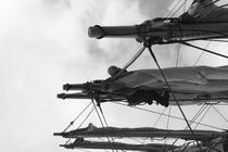 Sailor loosening sails - monochrome by Intensivelight Panorama-Edition