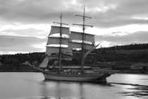 Brig leaving harbor - monochrome by Intensivelight Panorama-Edition
