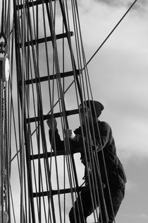 Seaman climbing in the rigging - monochrome by Intensivelight Panorama-Edition