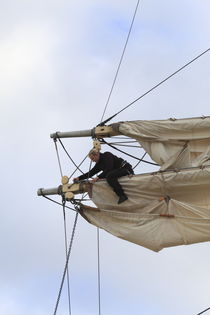 Woman unfastening sails by Intensivelight Panorama-Edition