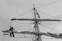 Female sailor working in the rigging von Intensivelight Panorama-Edition