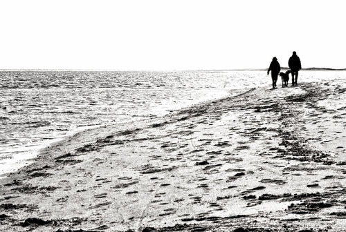Hals-beach-people-walking