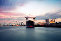 Queen Mary II + Hafencity von Stefan Bischoff