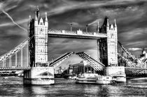 Tower Bridge London and the Dixie Queen von David Pyatt