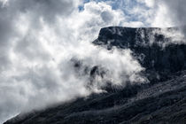 Berg in den Wolken by Rico Ködder