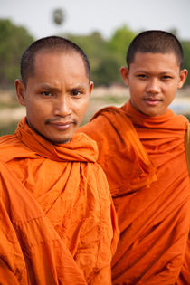 Monks, Angkor Wat von Tasha Komery