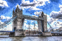 Tower Bridge and passing ship Art von David Pyatt