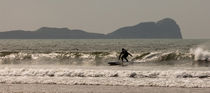 Surfing Llangennith beach von Leighton Collins