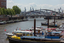 Barkassen im Hamburger Hafen by ta-views