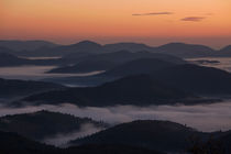 Blick über den Pfälzerwald vor Sonnenaufgang by Walter Layher