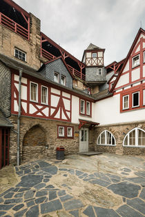 Burg Stahleck-Innenhof Wehrgang von Erhard Hess