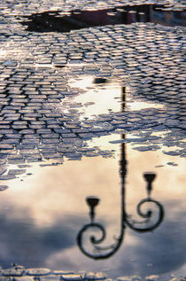Spiegelung in Verona, Venetien by Klaus Rünagel