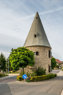 Ingelheimer Spitzkegel-Turm by Erhard Hess