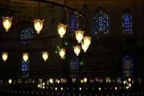 Lichterspiel in der Blauen Moschee (Istanbul) by ann-foto