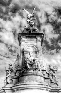 The Victoria Memorial London by David Pyatt