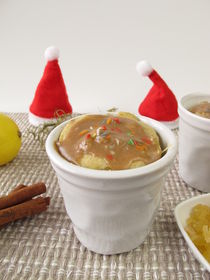 Weihnachtlicher Mug Cake mit Zitronat und Zimtguss von Heike Rau