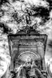 The Victoria Memorial London  by David Pyatt