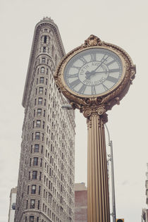 New York City Flatiron with clock von Franzi Molina