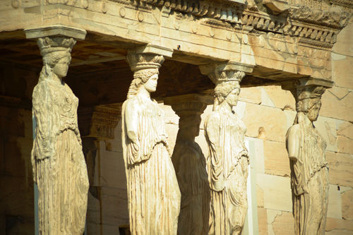 Athen-akropolis-maedchensaeulen