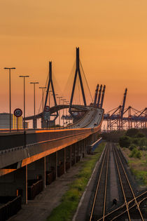 Köhlbrandbrücke im Sonnenuntergang by Martin Büchler