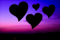 Black Hearts on blue sky and purple von Gema Ibarra