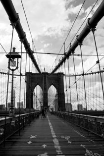 new york city ... crossing brooklyn bridge von meleah