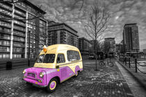 Ice Cream Van in Docklands von Rob Hawkins