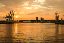 Sonnenuntergang über dem Hamburger Hafen von Moritz Wicklein