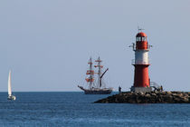 Leuchtturm mit Segelschiff by ollipic