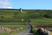 Doonagore Castle - Ireland by Aidan Moran