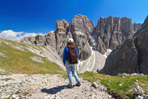 Dolomiti - hiker in Sella mount von Antonio Scarpi