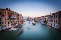 Blaue Stunde in Venedig von Lukas Kirchgasser