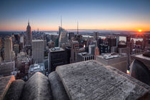 Sunset over New York by Lukas Kirchgasser